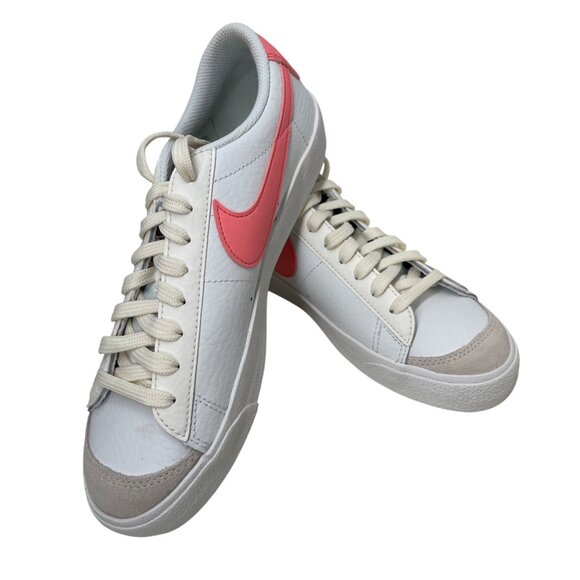 Nike Blazer Low 77 White & Pink Swoosh Sneakers Boys Size 7Y New With Tags - Picture 2 of 13